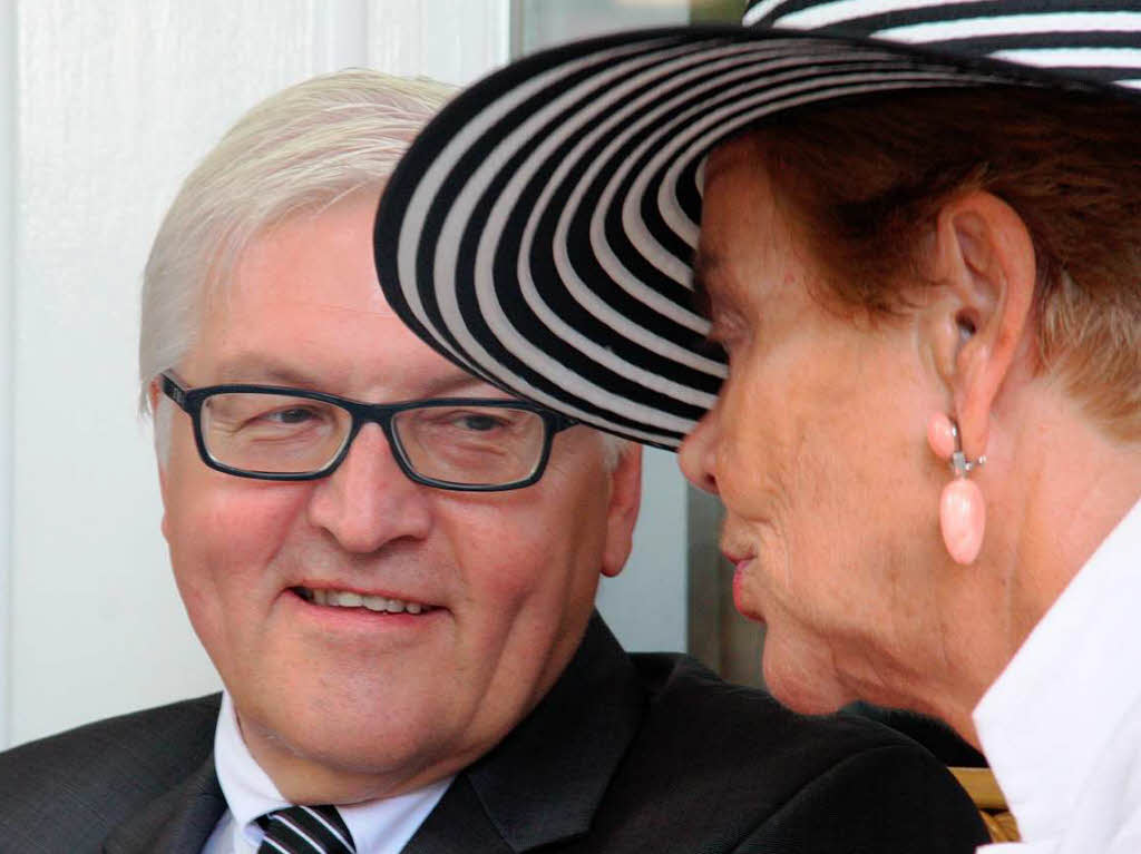 Steinmeier im Gesprch mit Barbara Scheel