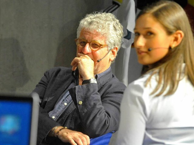 Marcel Reif mit Iman Falahen, einer de...ratoren von &#8222;Nachgefragt&#8220;.  | Foto: Michael Bamberger