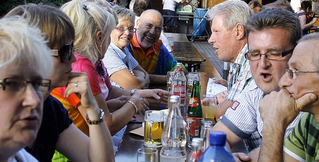 Gemtlicher Plausch beim Seelbacher Dorffest   | Foto: Heidi Fssel