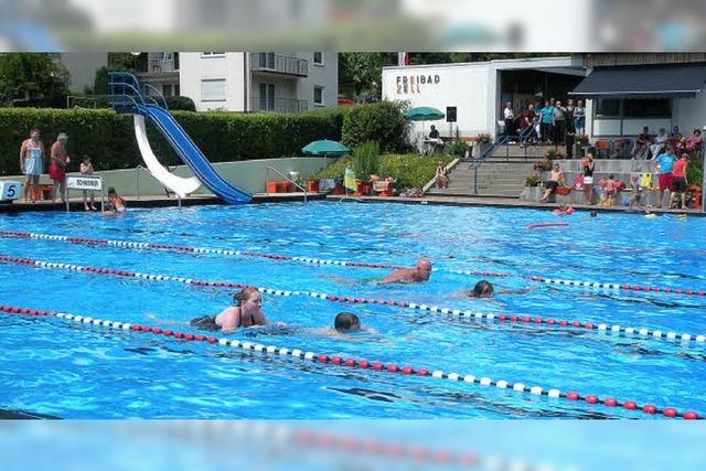 Hochbetrieb im Freibad