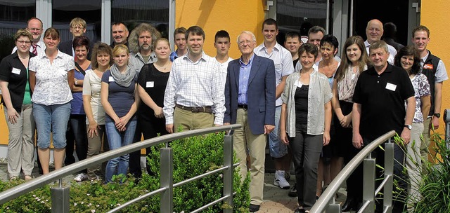 Die neuen Auszubildenden der Firma Bus...itarbeiter in Maulburg begrt haben.   | Foto: Firma Busch