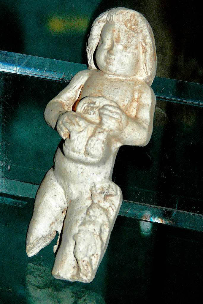 Christuisknabe Tonstatuette: Ausstellungsort Rathaus Christuisknabe Tonstatuette: Ausstellungsort Rathaus