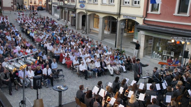 Der sdliche Marktplatz war erstmals s...ugestaltung Schauplatz eines Konzerts.  | Foto: Ilona Huege