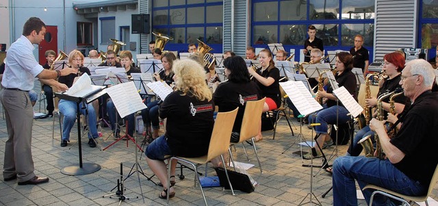 Das Open Air der Blasmusik des Musikve...rhausen lockte zahlreiche Besucher an.  | Foto: Marion Domann
