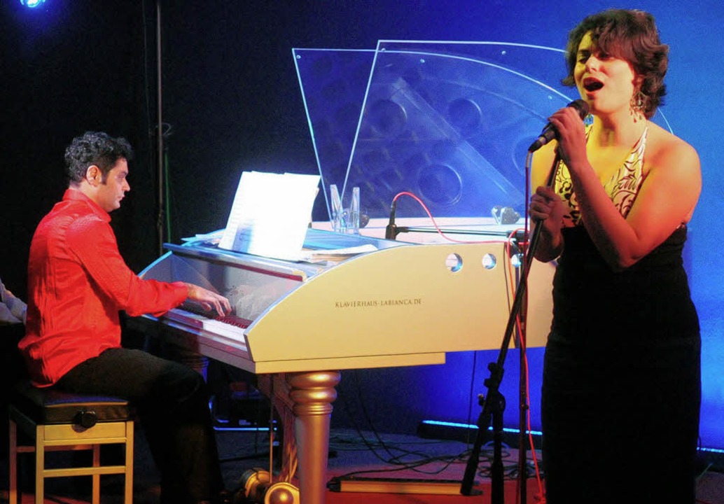 Pervez und Delna Mody bei ihrem Auftritt im Blue Notes   | Foto: Wolfgang Künstle