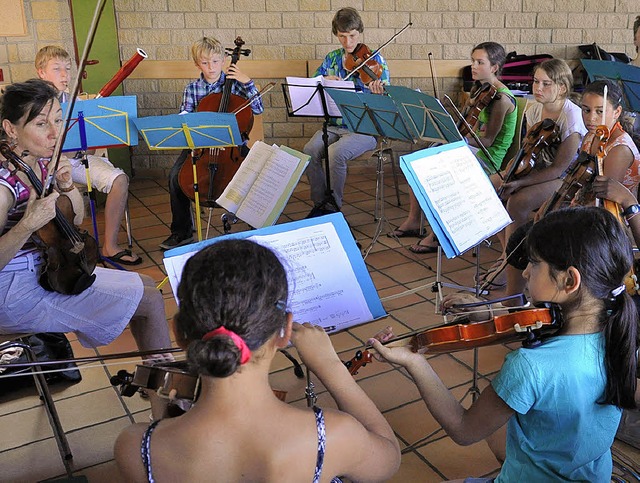 Musiklehrerin Constanze Chiapello (lin...der Spitalkirche  prsentieren werden.  | Foto: kai kricheldorff