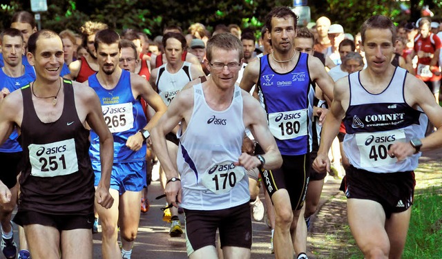 Nach dem Start  im Sonnenschein:  Sieg...ch Benz (170) und   Markus Jenne (400)  | Foto: Murst