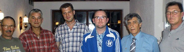 Die Geehrten (von links): Leopold Baye...es Sportvereins Michael Herr (Mitte).   | Foto: Monika Warm