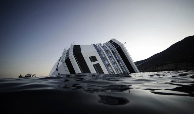 Das jngste spektakulre Meeresdrama: die havarierte Costa Concordia  | Foto: afp