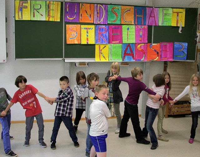 &#8222;Freundschaft und Streit&#8220; ...h mit Regisseurin Felicitas Adobatti.   | Foto: Neunlindenschule