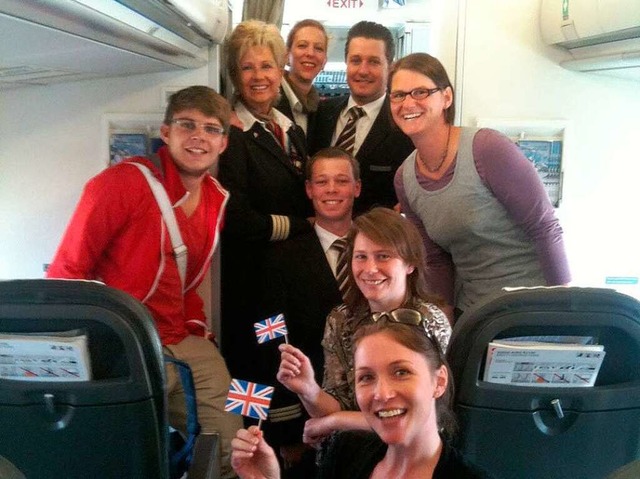 An Bord des Swiss-Flugzeugs: Sascha Ri... Schssler (rechts) und die Swiss-Crew  | Foto: Birgit Herrmann