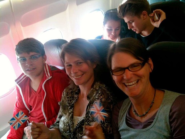 An Bord des Swiss-Fliegers: Sascha Rit...erzog und Simone Schssler (von links)  | Foto: Birgit Herrmann