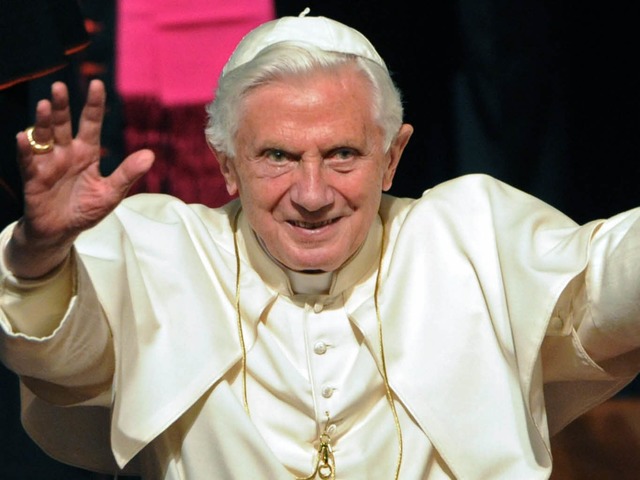 Papst Benedikt XVI. Aus rechtlichen Gr...o mit dem Cover der Titanic entfernen.  | Foto: dpa