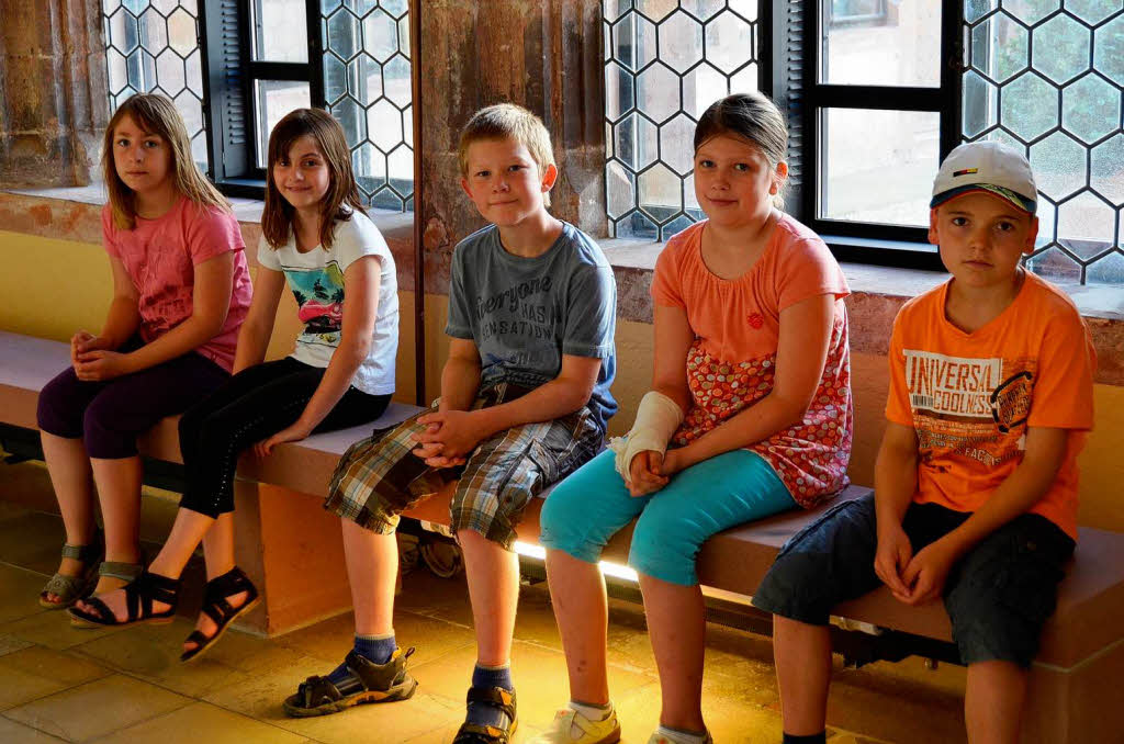Viertklssler in der Ausstellung „Liebe deinen Nachbarn“ im Augustinermuseum. 