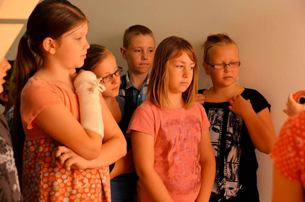 Viertklssler in der Ausstellung „Liebe deinen Nachbarn“ im Augustinermuseum. 