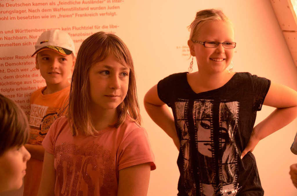 Viertklssler in der Ausstellung „Liebe deinen Nachbarn“ im Augustinermuseum. 