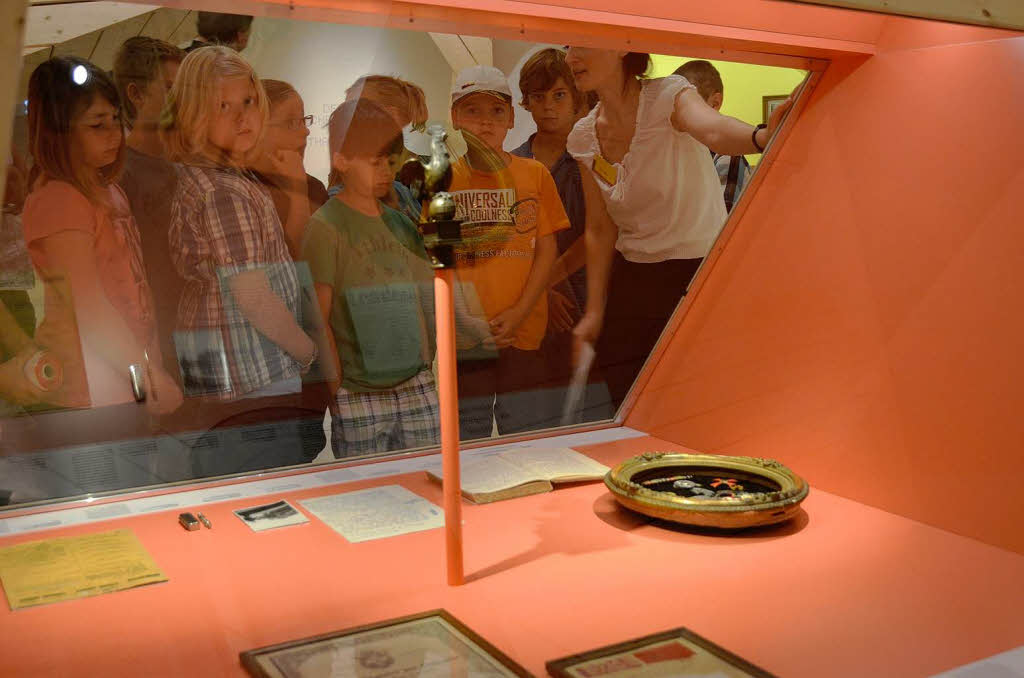Viertklssler in der Ausstellung „Liebe deinen Nachbarn“ im Augustinermuseum. 