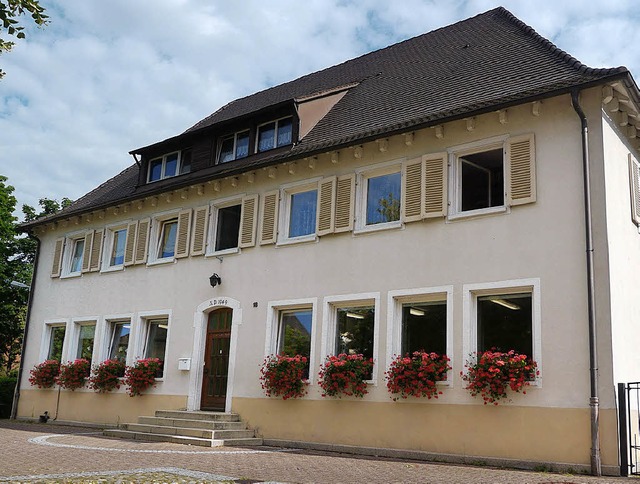 Neue Fenster gibt es bald fr das Steinenstdter Schulhaus.   | Foto: Drescher
