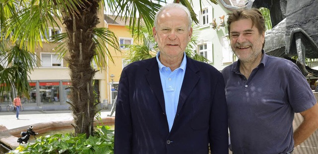 Jo Schraeder (links) und Gunther Abele...rger Ableger der Tour der Hoffnung vor  | Foto: Ralf Burgmaier