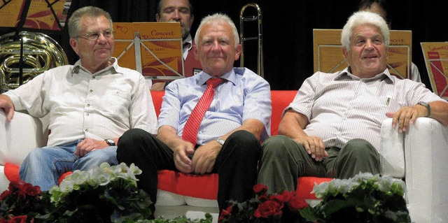 Roland Brinkis, Josef Hug und  Werner ...ern des  FSV Rot-Wei Stegen ernannt.   | Foto: monika rombach