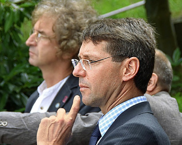 Brgermeister Bruno Metz (vorn), im Hintergrund Jurychef Rdiger Kirsten.   | Foto: k. Fischer