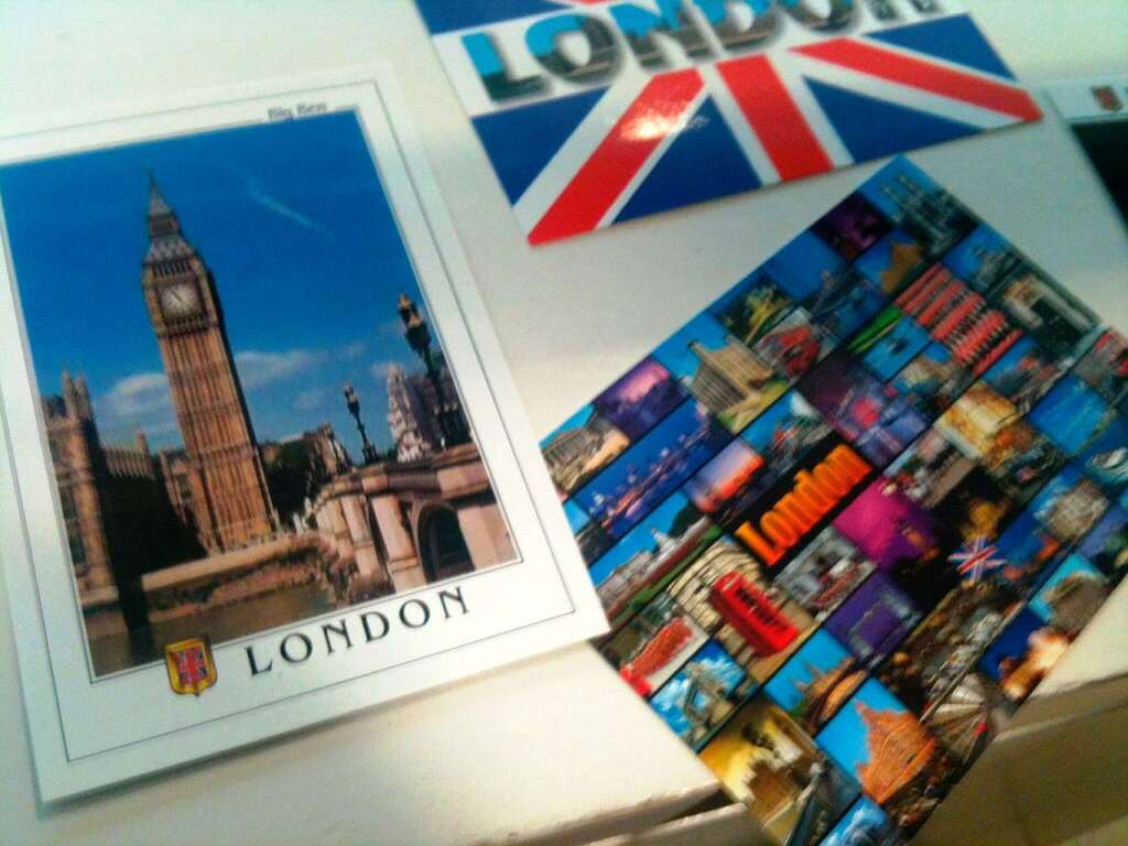 Good-bye London: Ein schneller Gru an die Lieben zuhause per Postkarte