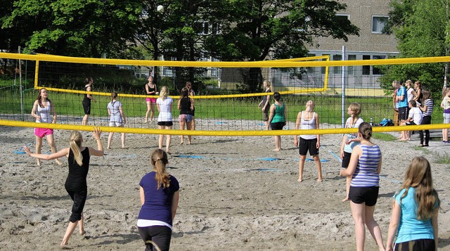 Beachvolleyball war eine Disziplin beim Klassenwettstreit Heimschulympics.  | Foto: BZ