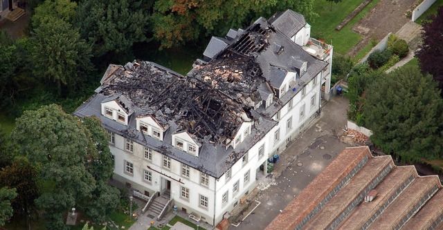 Am Mittwoch kreiste ein Polizeihubschr...l der Villa Bauer fotografiert wurde.   | Foto: Polizei