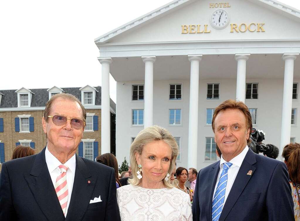 Geschftsfhrer Roland Mack , Sir Roger Moore und seine Frau Kristina Tholstrup.