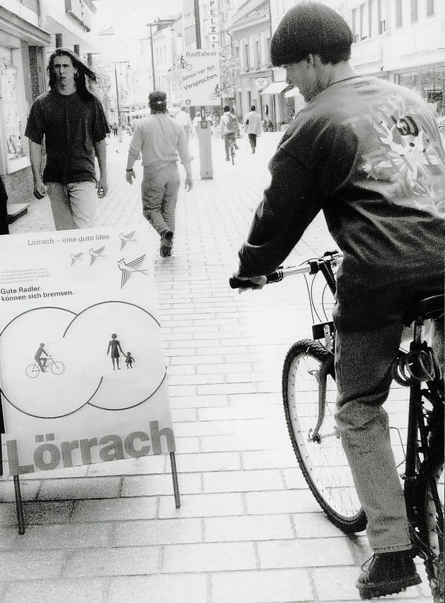 &#8222;Gute Radler knnen sich bremsen...on Radler und Fugngern gab es 1993.   | Foto: BZ-Archiv