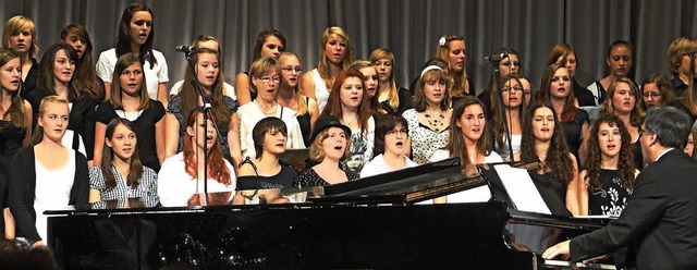 Da blieb selbst auf der Bhne kein Pla...konzert der Schule in der Steinhalle.   | Foto: Katharina Bchle