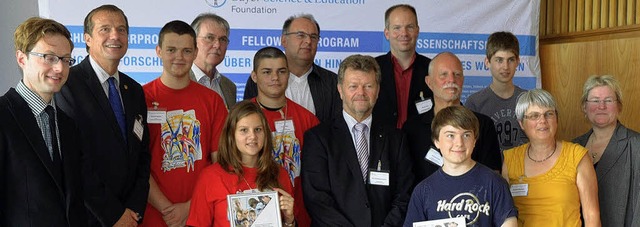 Gruppenbild der Schler und Lehrer mit...rhardt sowie Christian Baumann (Mitte)  | Foto: Peter Gerigk