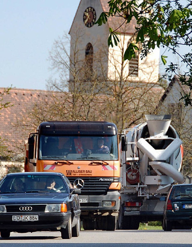 Lkw  in der Ortsdurchfahrt sorgen weiter fr rger.   | Foto: Frey