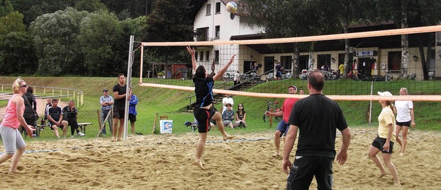 Hei her ging es beim Beachvolleyball-...die Mannschaften. Gerhard Kappenberger  | Foto: Gerhard Kappenberger