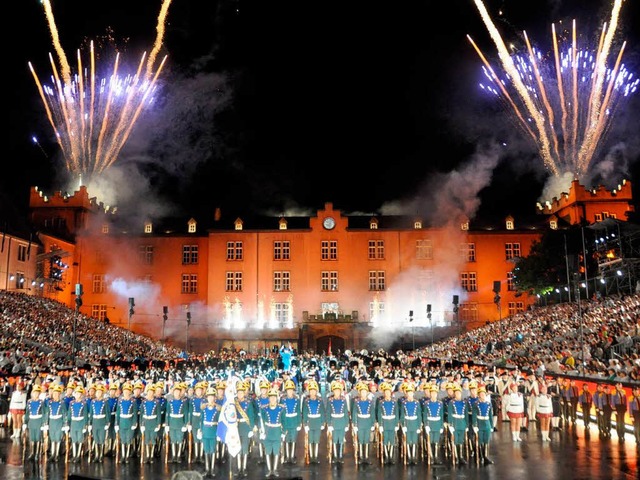 Im  Finale  lsst es das Basel Tattoo ...ikowskis Ouvertre &#8222;1812&#8220;.  | Foto: Daniel Gramespacher