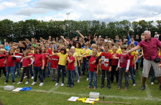 Die Kinder der Alemannenschule bei ihrem Erffnungstanz.  | Foto: O. Faller