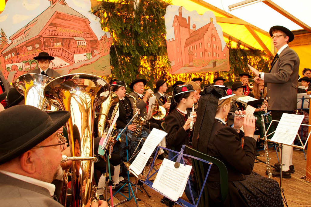Der Festakt wurde von den Musikerinnen und Musikern der Trachtenkapelle Rothaus unter der Leitung von Vizedirigent Michael Greiner mit feierlichen Blasmusikklngen erffnet.