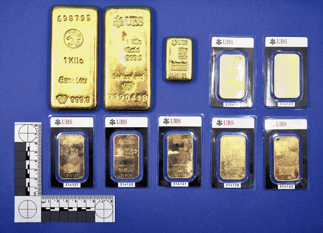 So sehen die zehn Goldbarren aus, die ... der Schweizer UBS und der Bank Leu.    | Foto: Aargauer Kantonspolizei