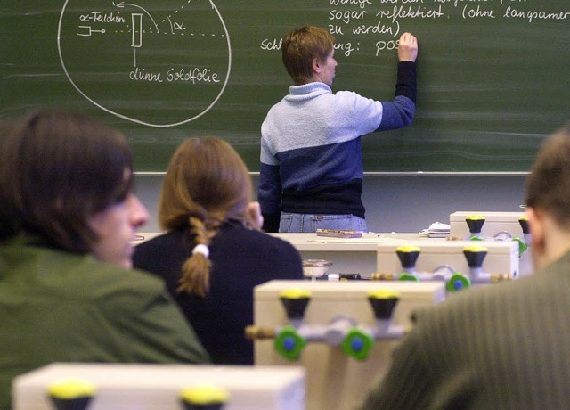 Physikunterricht bald ohne Lehrer? Die...nden Schulen im Kreis schlagen Alarm.   | Foto: DAPD