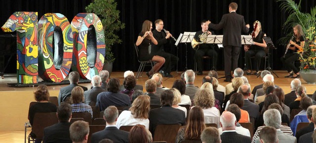 Inspirierend (von links): Rebekka Lang...ns Weber den Festakt im Schillersaal.   | Foto: Peter Heck