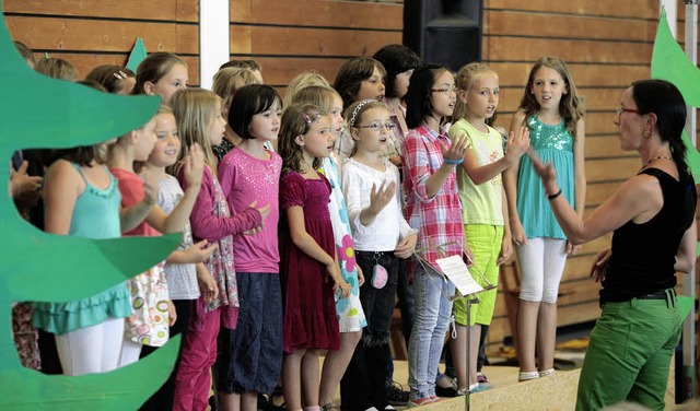 Beim Sommerfest der Grundschule Mieter...it Liedern, Auffhrungen und Spielen.   | Foto: Christoph Breithaupt