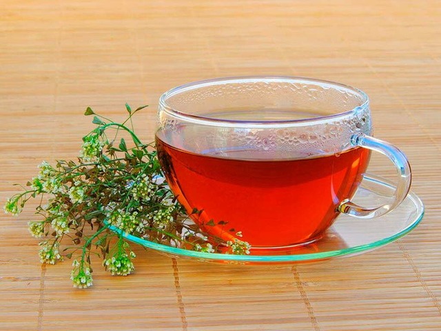 Ein tee aus Hirtentschel kann helfen, starke Menstruationsblutungen zu mildern.  | Foto: LianeM / Fotolia.com