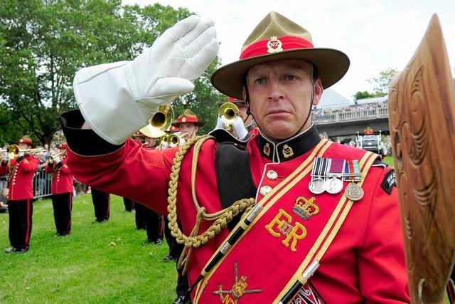 Fotos: Basel Tattoo rhrt in Freiburg die Werbetrommel