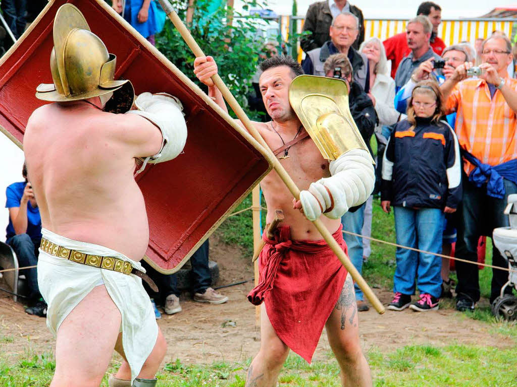 1250 Jahr Feier in Riegel: Gladiatorenkmpfe im Gemeindegarten