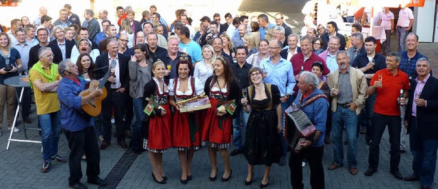 Alles, was die Region zu bieten hat, o...gen der singenden Winzer aus Ihringen.  | Foto: Christel Hlter-Hassler