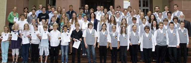 43 Musikerinnen und Musiker erhielten ...ie Musikmedaille in Gold oder Silber.   | Foto: Heidi Fssel