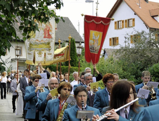 Traditionell gibt&#8217;s beim Eichsle...esdienst mit  Prozession durchs Dorf.   | Foto: Gerd  Lustig