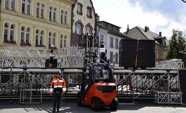 16 Tonnen wiegt die Stimmenfestival-B...s ganze Material passt in drei Laster.  | Foto: Nadine Zeller