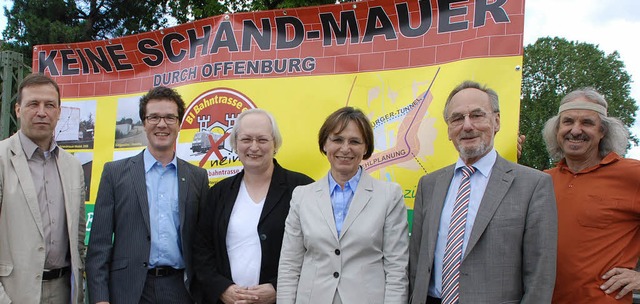 Der Kampf ist noch nicht ausgestanden ...red Wahl und Karl Buerle von der BI.   | Foto: gertrude siefke