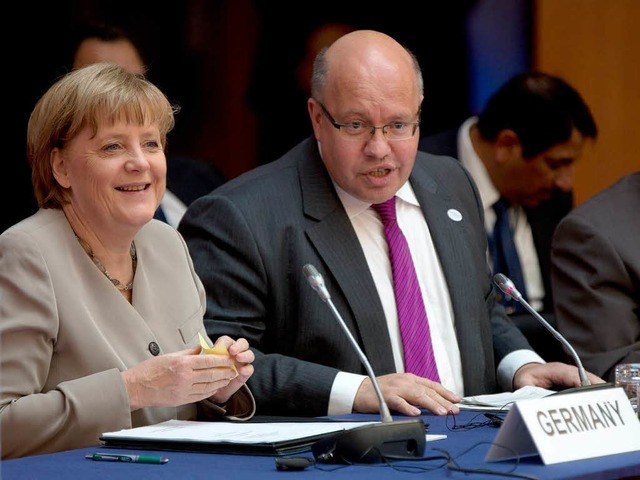 Merkel und Altmaier beim Petersberger Klimadialog in Berlin  | Foto: dapd
